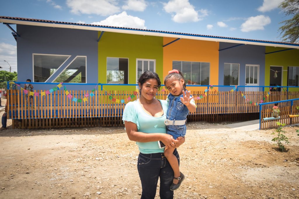 yapatera_peru_earthquake_recovery_beneficiary_couple_smiling