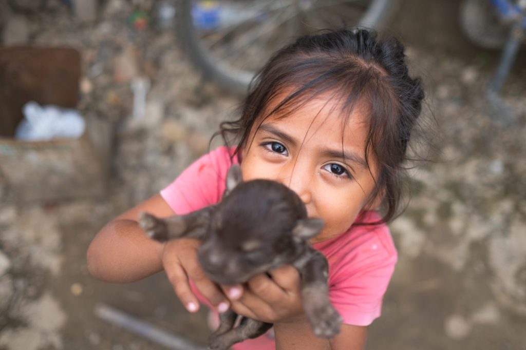 yapatera_peru_earthquake_recovery_beneficiary_one_dog_smiling