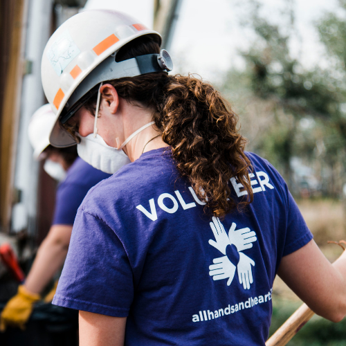 Voluntarios de Ayuda en caso de Huracán de All Hands and Hearts en Texas