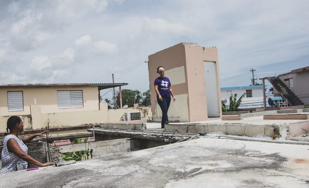 puertorico_pr_usa_huricane_responder_techo_voluntario_pareja