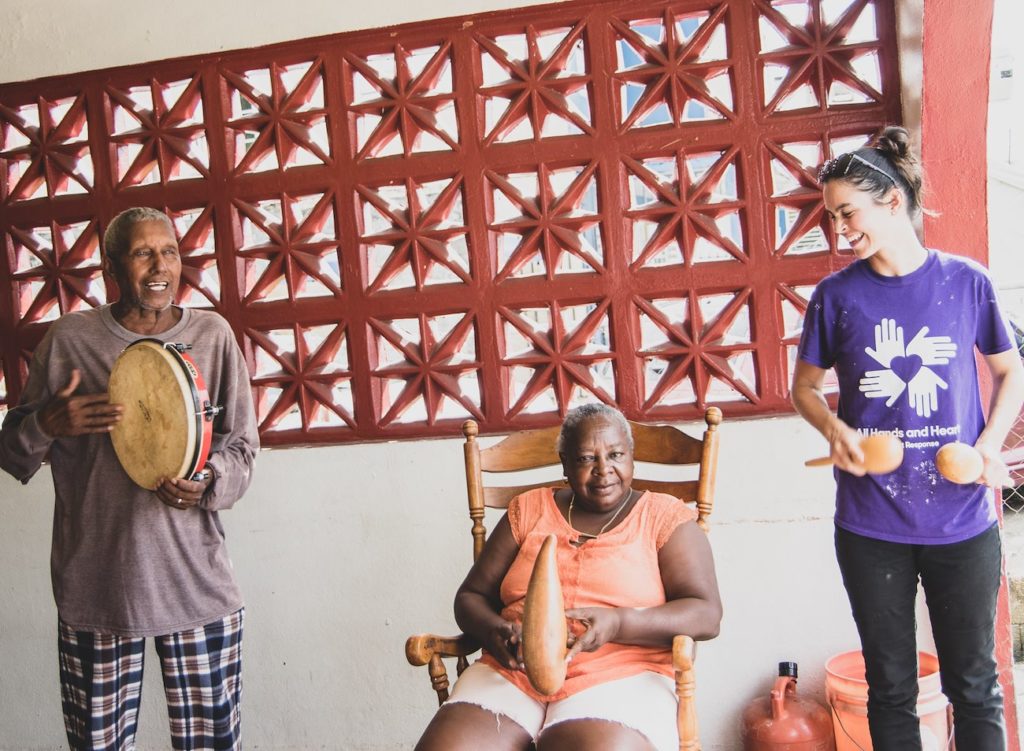 puertorico_pr_usa_volunteer_beneficiary_smiling