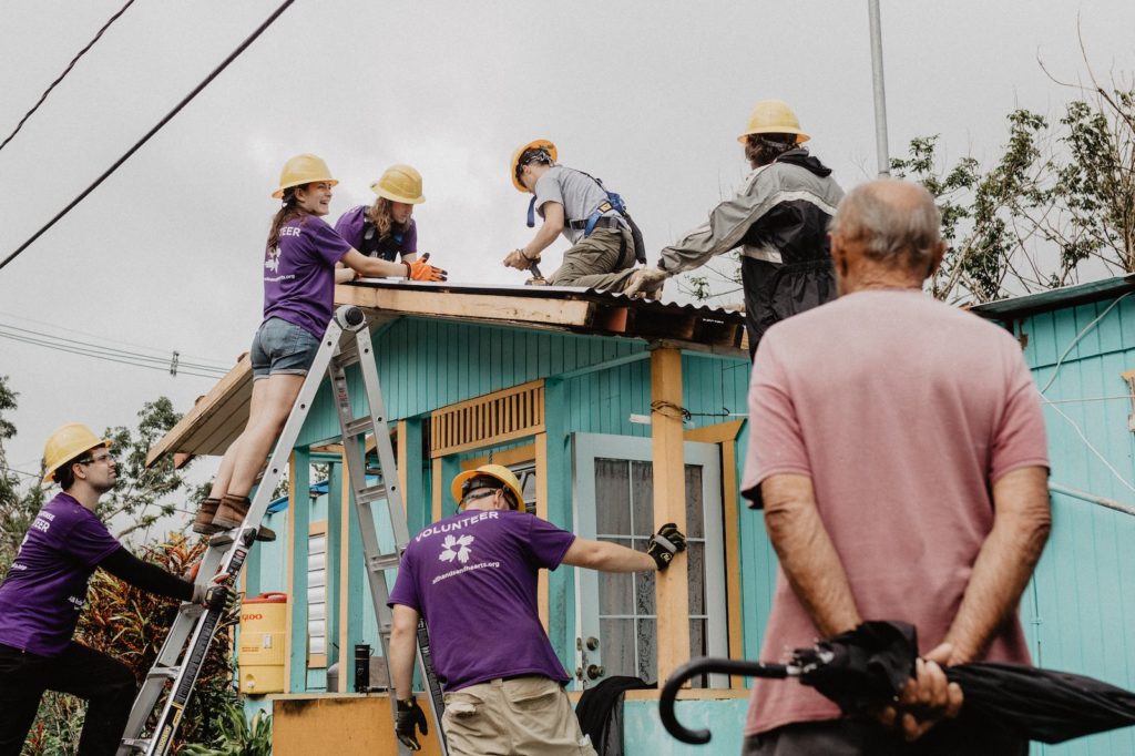 barranquitas_puertorico_pr_usa_hurricane_recovery_homebuild_roofing_volunteer_beneficiary_staff_group_working