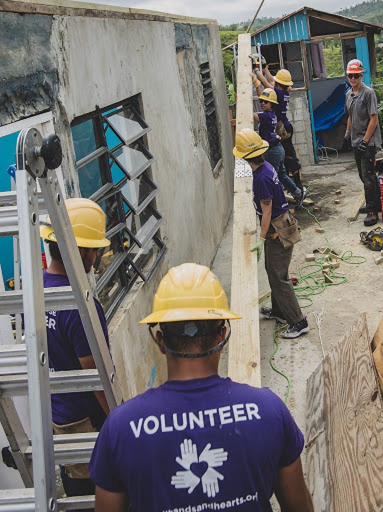 barranquitas_puertorico_pr_usa_homebuild_recovery_volunteer_group_working