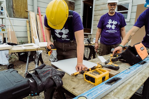 coastal_bend_texas_usa_hurricane_homebuild_volunteer_group_working