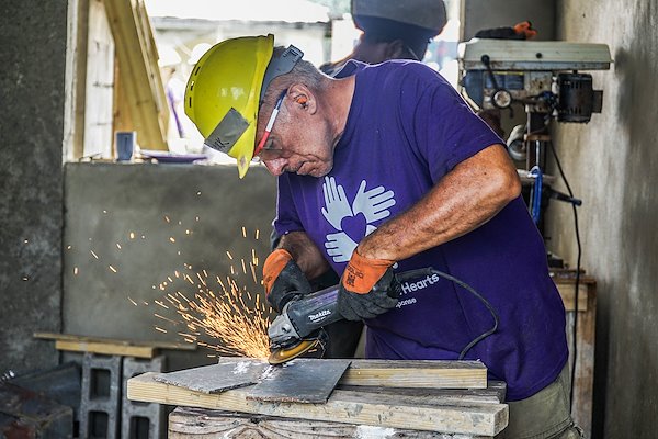 dominica_hurricane_recovery_volunteer_one_working(1)