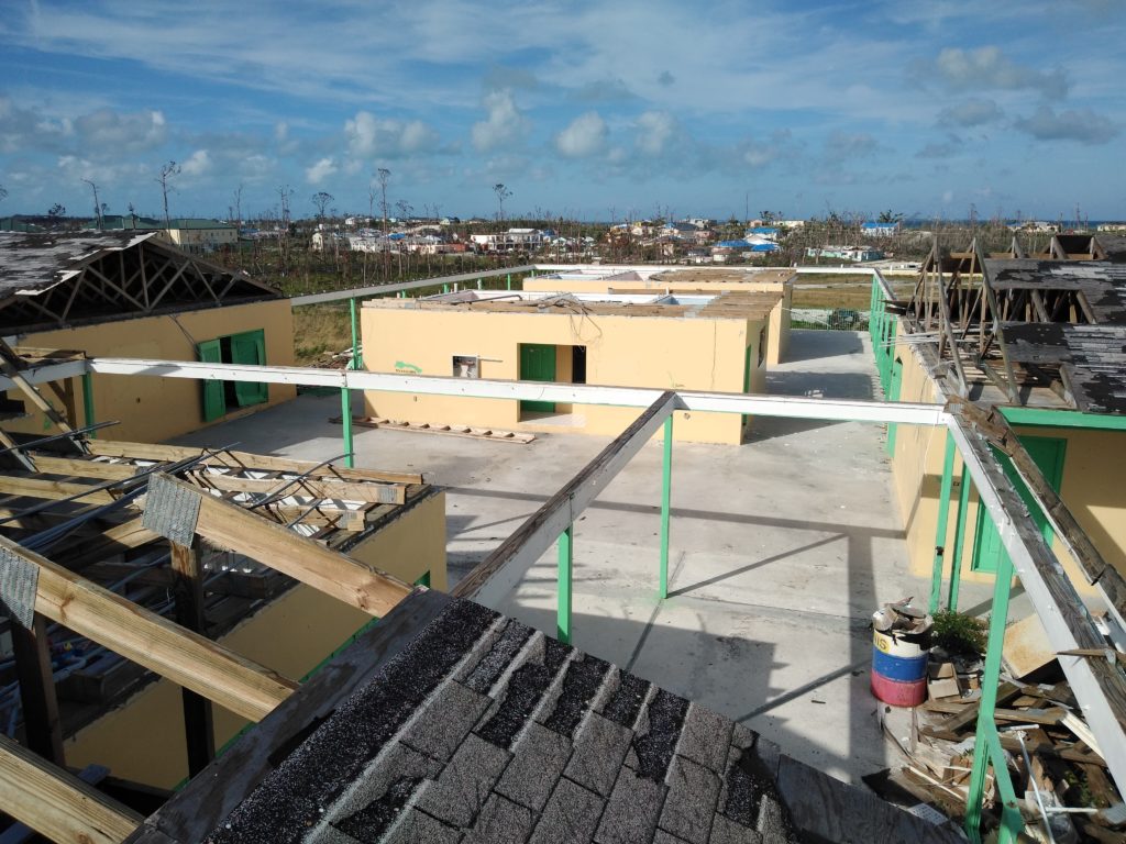 Vista aérea de la Escuela Primaria Central de Ábaco en progreso