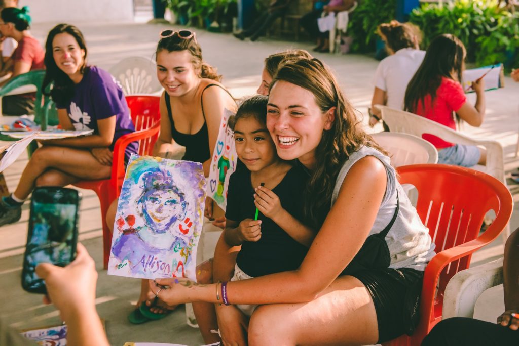 mexico_renewal_volunteer_beneficiary_smiling_hugging_group