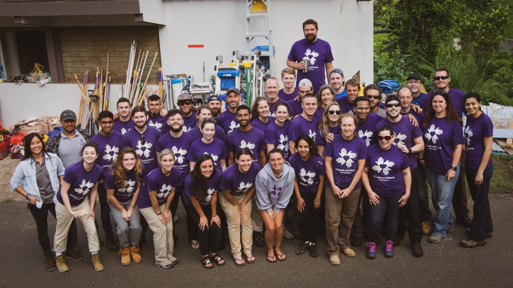 barranquitas_puertorico_pr_voluntario_grupo_sonriendo