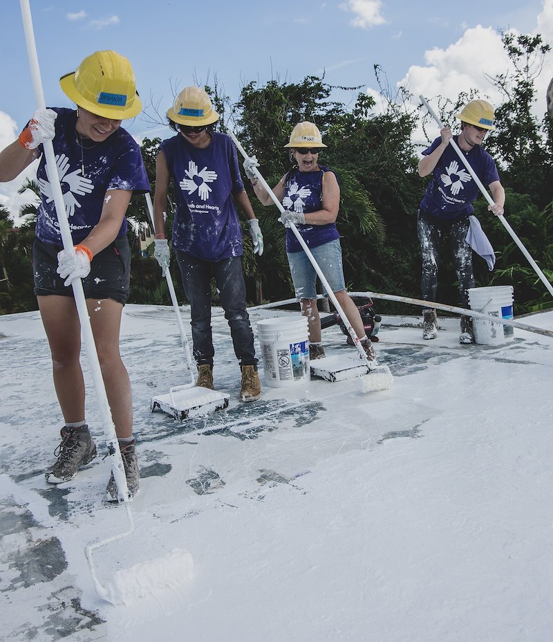 puertorico_pr_hurricane_recovery_roofing_volunteer_group_working