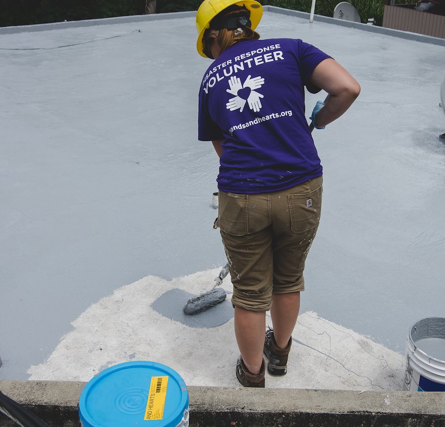 puertorico_pr_usa_recovery_roofing_volunteer_one_working