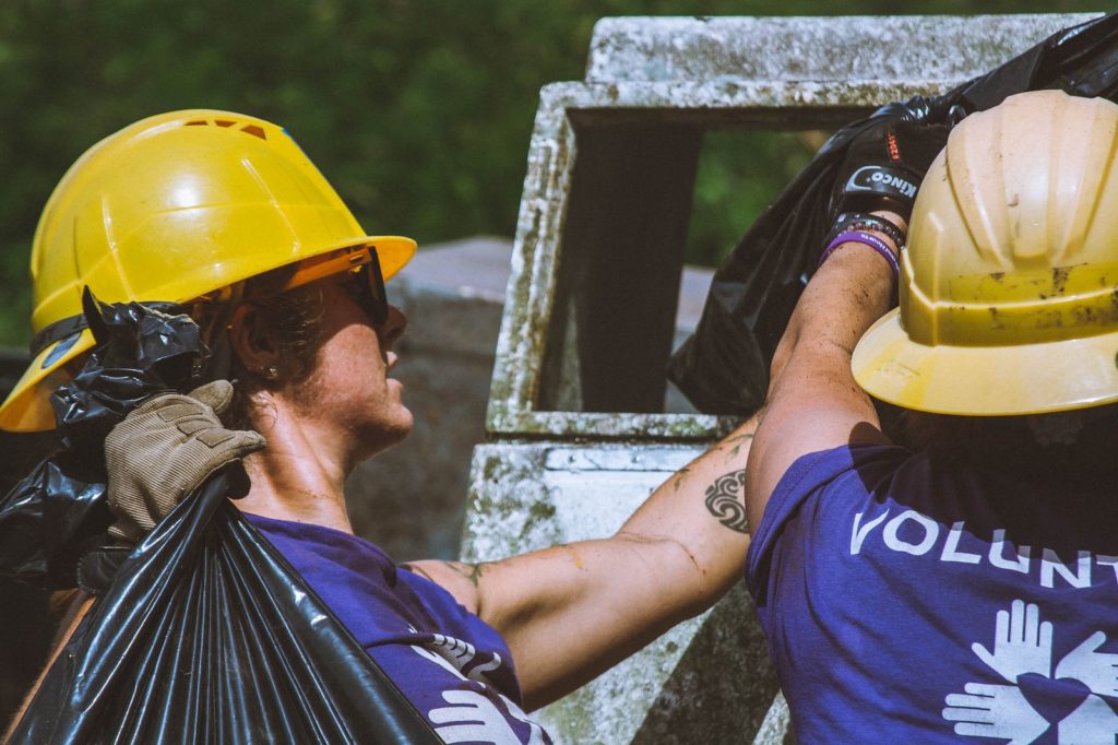 st_john_usvi_usa_hurricane_response_volunteer_couple_working