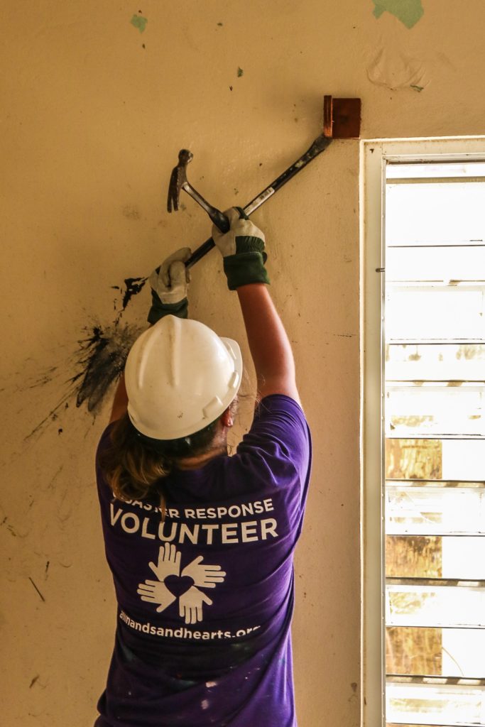 tortola_bvi_hurricane_muckandgut_volunteer_one_working