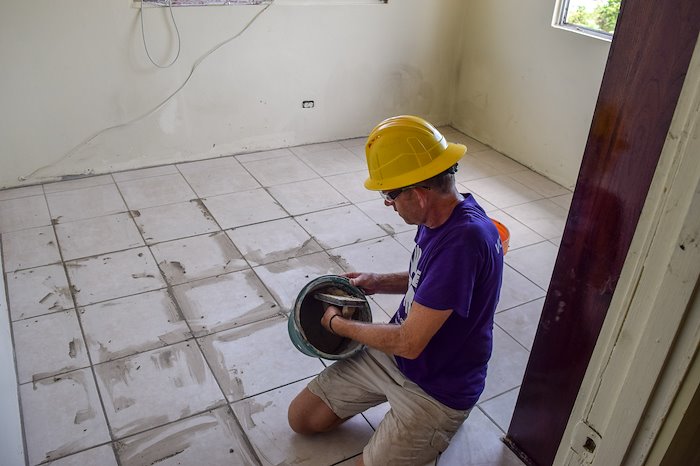 usvi_usa_hurricane_recovery_response_volunteer_one_working