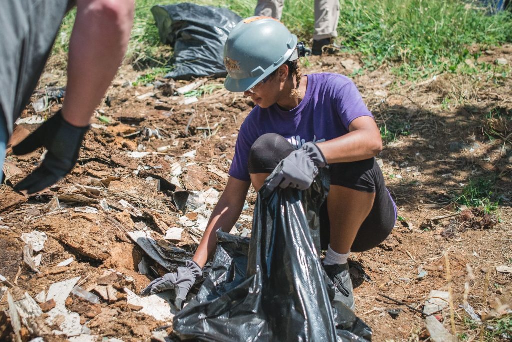 usvi_usa_hurricane_volunteer_one_working