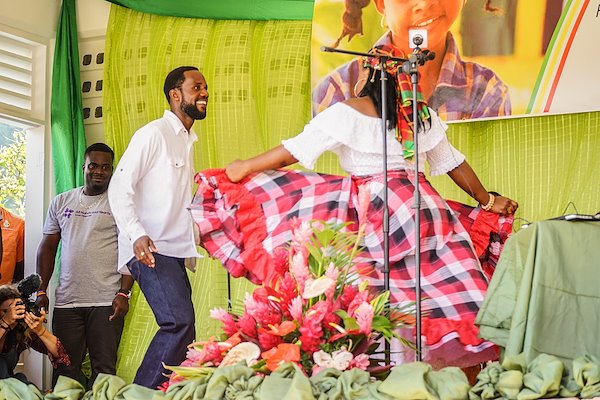 dominica_hurricane_beneficiary_couple_laughing