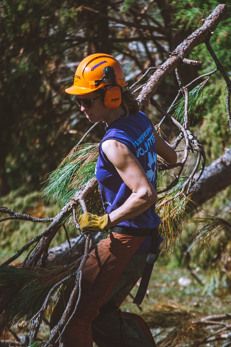 florida_michael_hurricane_response_chainsaw_debrisremove_volunteer_one_ash