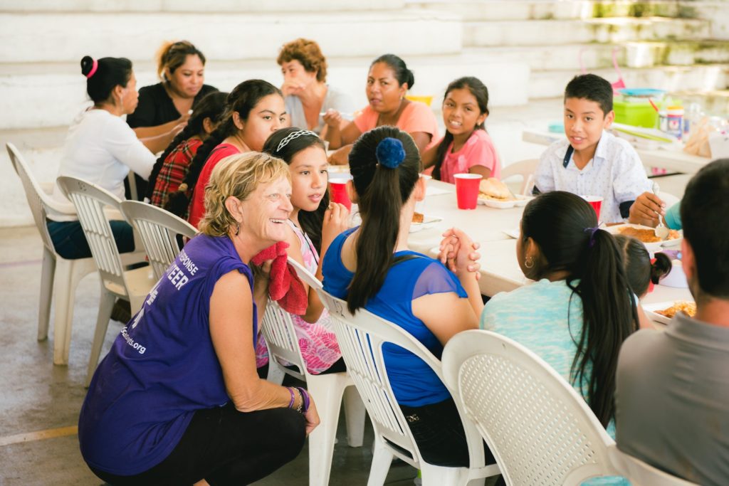 morelos_mexico_earthquake_renewal_beneficiary_volunteer_group_smiling