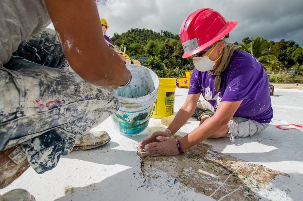 puertorico_pr_usa_construcción_de_techo_voluntario_de_trabajo