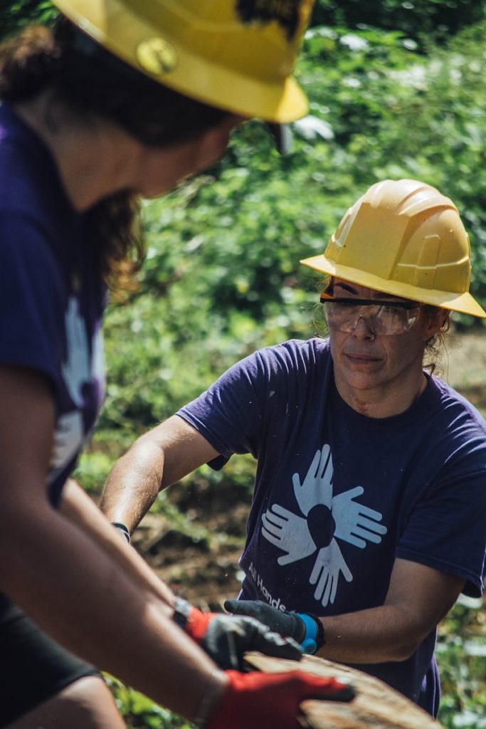 st_john_usa_hurricane_volunteer_couple_working