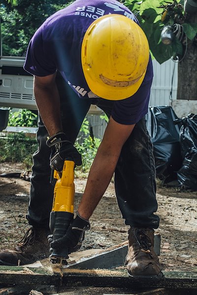 st_john_usvi_usa_hurricane_recovery_volunteer_one_working